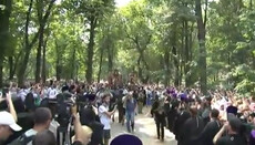 Хресний хід на Володимирській гірці зустріли оплесками і молитвами
