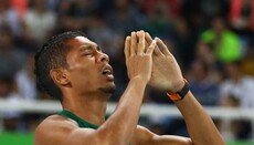 Олімпійський чемпіон в бігу на 400 метрів присвятив перемогу Богу