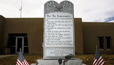 США: тривають судові тяжби навколо пам'ятника десяти біблійним заповідям