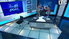 Муфтия, разрешившего мусульманам пить алкоголь, наказали ботинком в прямом эфире