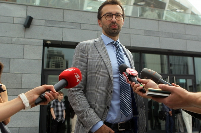 Нардеп призвал легализовать гей-браки, наркотики и проституцию