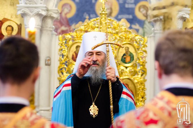 Блаженніший Онуфрій нагородив настоятеля Свято-Варваринського храму в Києві