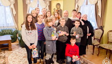 «Три Лаври»: Юні паломники з Луганська відвідали Предстоятеля УПЦ