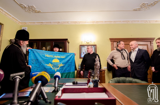 «Кіборги» з ЗСУ та представники СБУ привітали Предстоятеля УПЦ з прийдешнім Різдвом