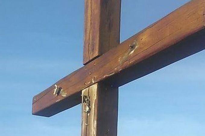 В оскверненні розп'яття Іісуса Христа в Умані підозрюють двох підлітків з Ізраїлю (ВІДЕО)