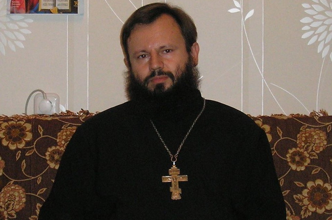 Священик Київського патріархату закликав до встановлення військової диктатури в Україні