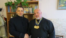 Священник из Одессы снова стал абсолютным чемпионом по пауэрлифтингу