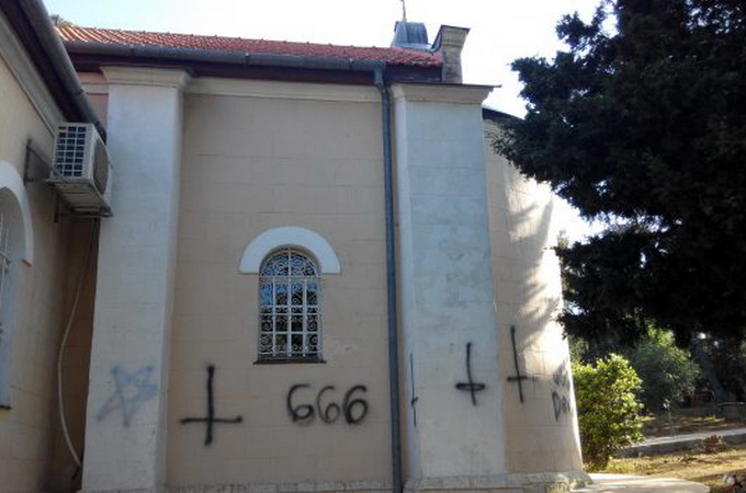 У Хайфі сатаністи осквернили православний храм