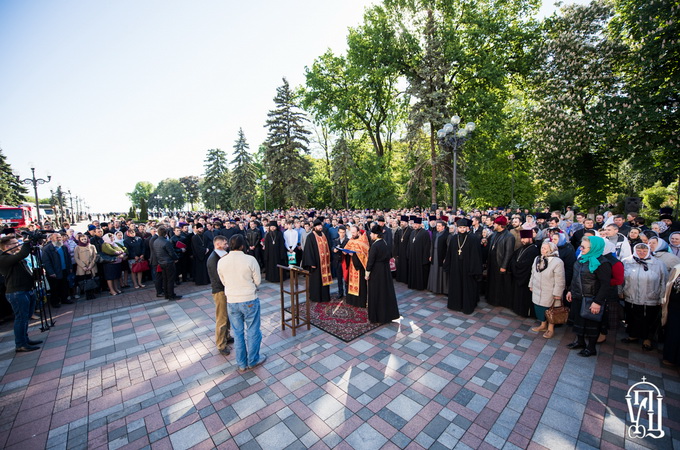 Священний Синод звернувся до влади із закликом припинити гоніння на Церкву
