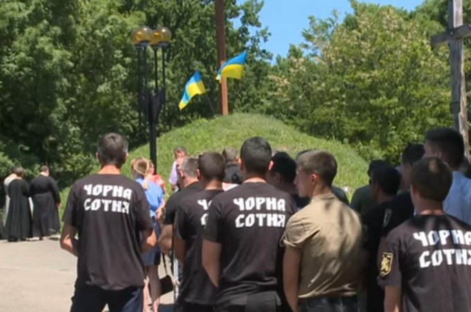 Uniates and "Black Hundred" militants attempt to seize UOC church  in Kolomyia at Trinity (VIDEO)