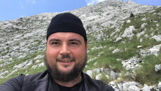 Митрополит Олександр (Драбинко) з паломниками заспівали гімн України на вершині Афону (ВІДЕО)