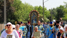 Віряни Ізюмської єпархії УПЦ звершили Хресний хід з Піщанською іконою Божої Матері (ФОТО)
