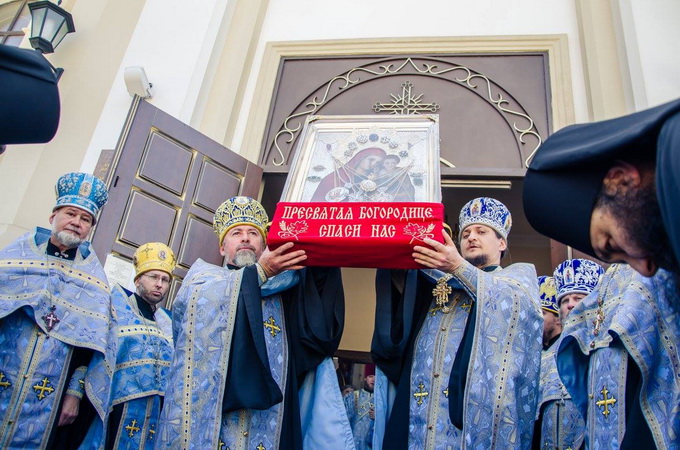 В Запорожье торжественно встретили слезоточивую икону Божией Матери «Боянская»