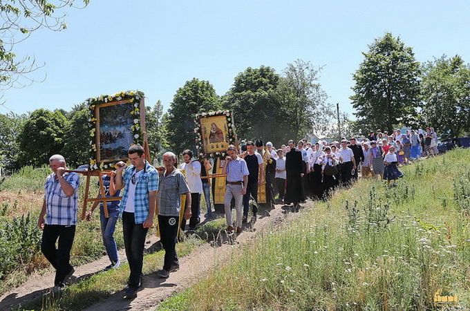 В Святогірській лаврі Хресною ходою вшанували пам'ять святителя Іоанна Шанхайського (ФОТО)