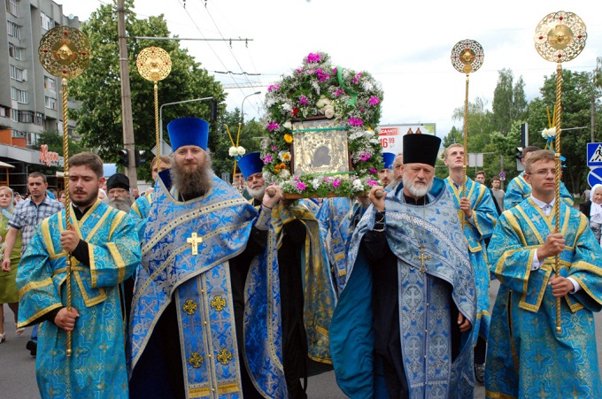 Тисячі вірян зустріли Касперівську ікону Божої Матері у Волинській єпархії (ФОТО)