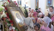 В Херсонській єпархії сотні людей зустріли ікону «Спас Нерукотворний» (ФОТО)