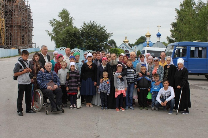 40 інвалідів Житомирської області здійснили паломництво до Почаєва