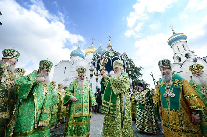 Ієрархи УПЦ помолилися за мир в Україні в Троїце-Сергієвій Лаврі (ФОТО)