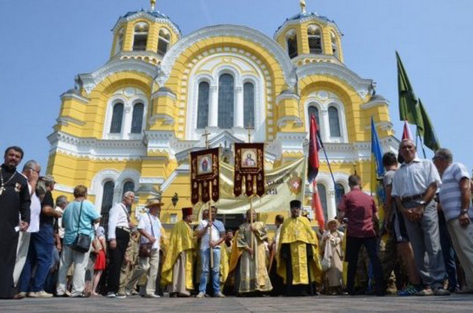 Киевский патриархат собрал на свой Крестный ход всего пару тысяч человек