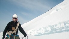 Впервые священник покорил самую высокую гору Сибири