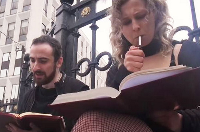 Учасниця Pussy Riot відзначилася черговою блюзнірською витівкою