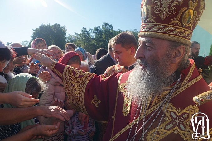 Предстоятель УПЦ звершив Літургію в храмі при дитячому будинку на Буковині (ФОТО)