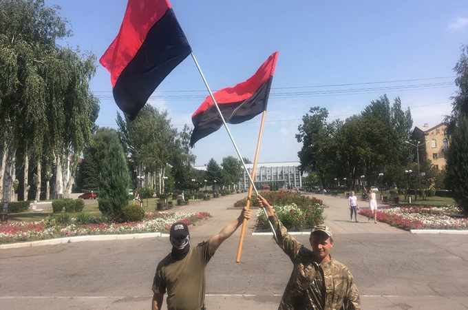 Right Sector "grabs" land for church of UOC-KP in Donbass