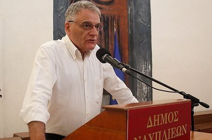Грецький чиновник заявив, що молитва – прояв реакційної свідомості