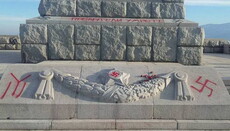 В Болгарии памятник советскому солдату «Алеше» изрисовали свастиками