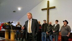 В США конгрессмен застрелился из-за обвинений в домогательствах к верующей