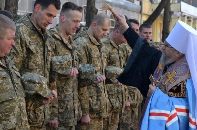 Синод УПЦ принял решение о духовно-пастырской опеке военных и их семей