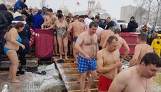 На Крещение на водоемах Украины установили 937 спасательных постов
