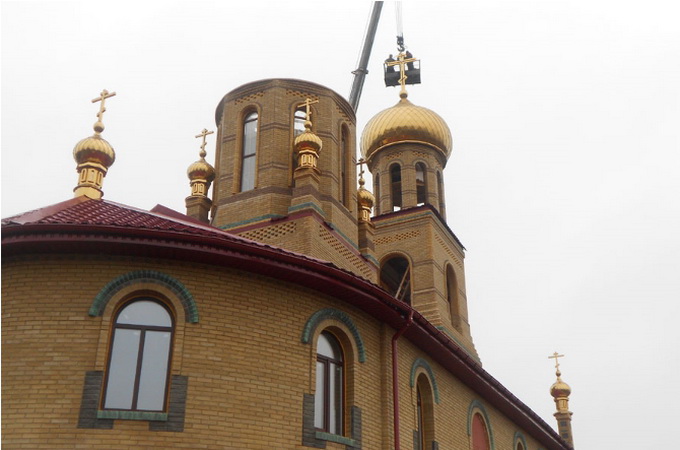 На Донбасі побудували храм на честь Царствених мучеників у формі корабля