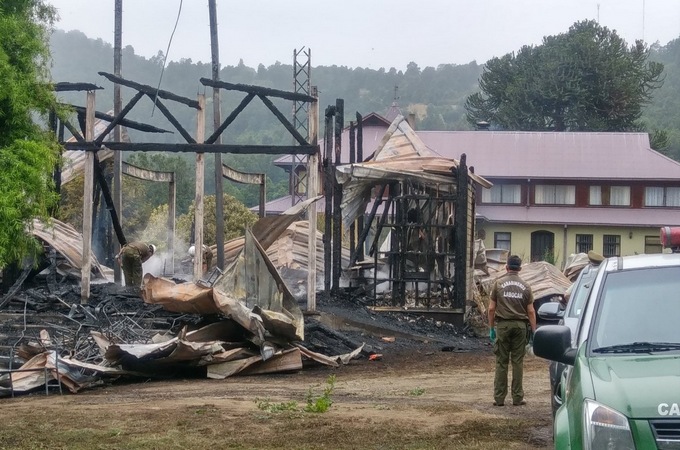 В Чилі невідомі спалили ще один костел після приїзду папи римського