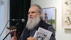 Киевский священник-бард презентовал первый поэтический сборник