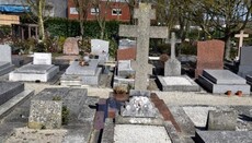 В западной Грузии воруют и перепродают кладбищенские надгробия и кресты
