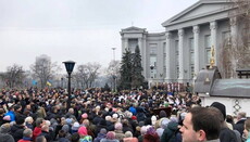 Из-за угроз радикалов молитвенное стояние в Десятинном длилось всю ночь