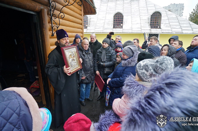 Архиепископ Филарет поддержал общину храма, подожженного радикалами