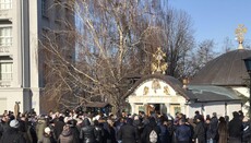 Будемо молитись, допоки не припинять спроби знести, – віряни про Десятинний