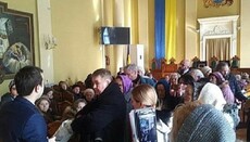 Мер Львова пообіцяв розглянути скаргу парафіян згорілої церкви УПЦ