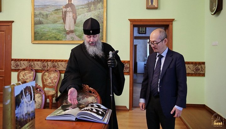В Святогірській лаврі розповіли японському дипломату про місію обителі