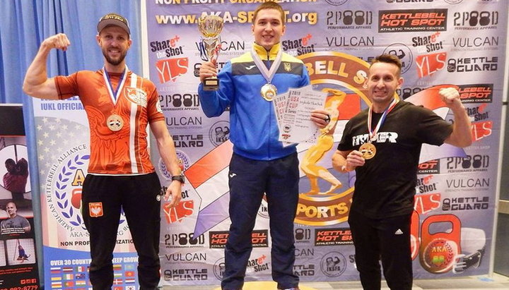 Студент Духовной академии стал чемпионом по гиревому спорту в США