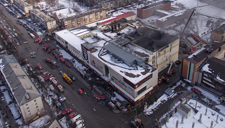 Тисячі кемеровчан просять побудувати каплицю на місці згорілого ТРЦ