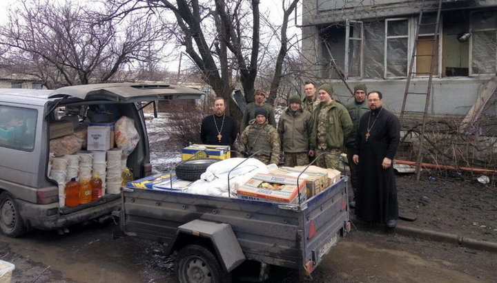 Вінницькі священики доставили допомогу будинку престарілих на Донбасі