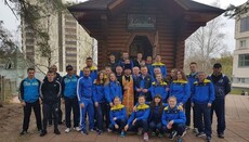 Священник УПЦ благословил сборную Украины по боксу на чемпионат Европы