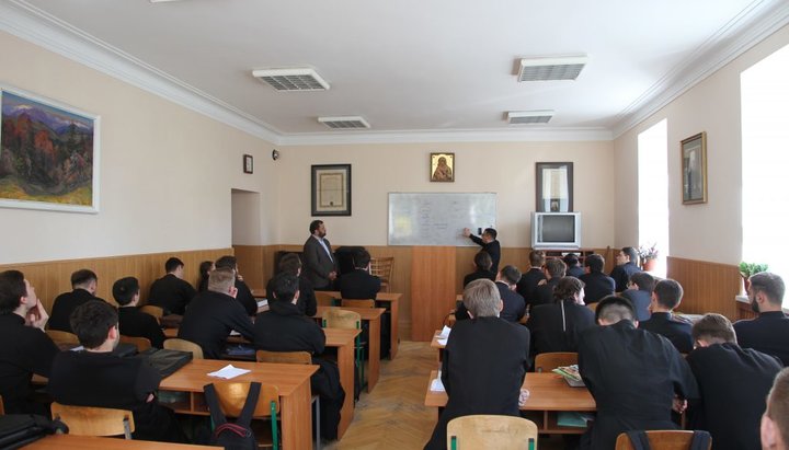 Професор Вищої Церковної Академії Салонік прочитав курс лекцій в КДА