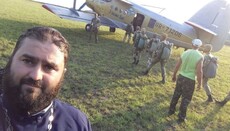 Клірик Бориспільської єпархії організував для дітей стрибки з парашутом