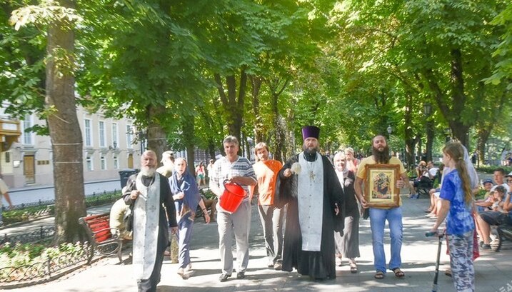 В Одессе священник УПЦ освятил центр города после ЛГБТ-парада