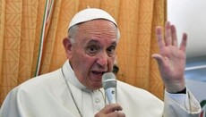 Папа Франциск призвал родителей с пониманием относиться к детям-геям