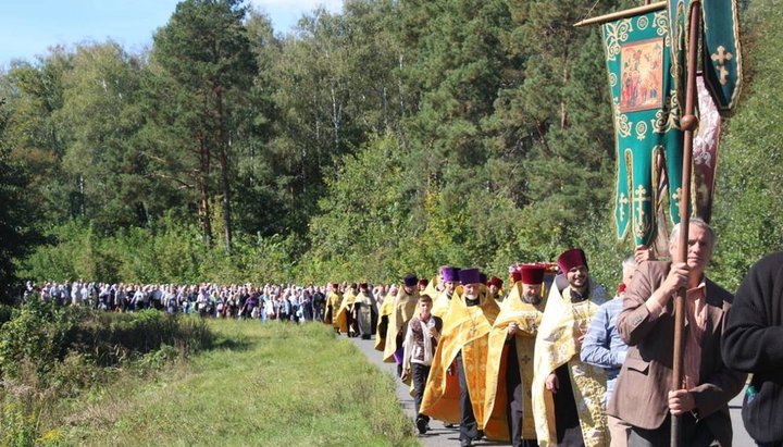 В Нежинской епархии прошел крестный ход в честь свт. Иоасафа Белгородского